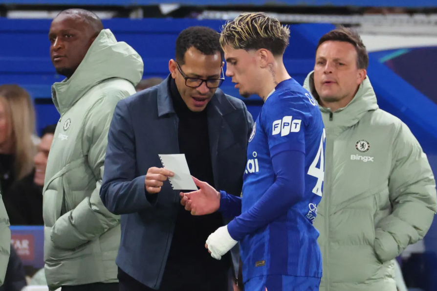 Chelsea có thể lỡ suất dự Champions League, nhưng đừng đổ lỗi cho Rosenior 2