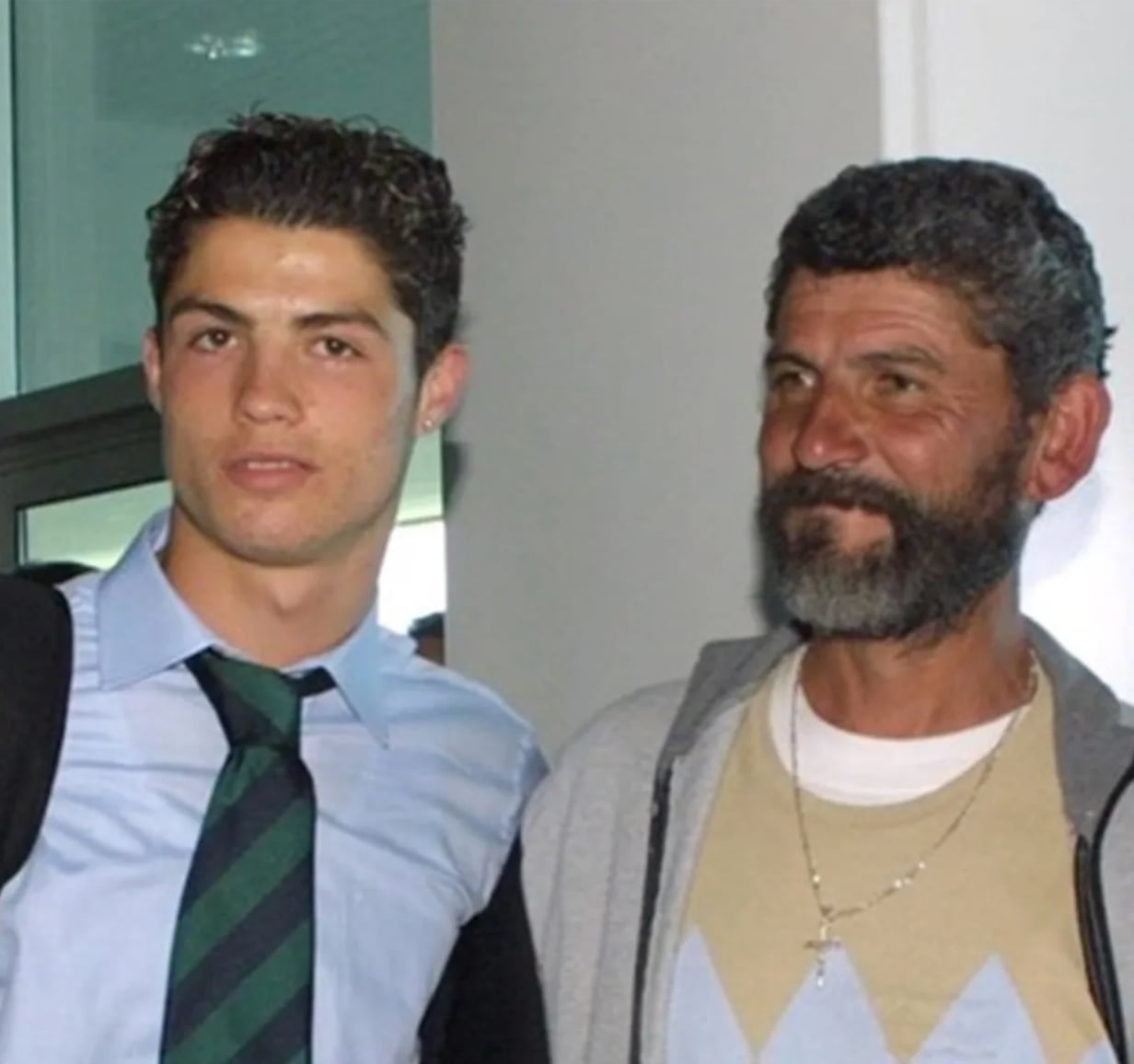 Ronaldo xúc động khi nhắc về người cha quá cố 1