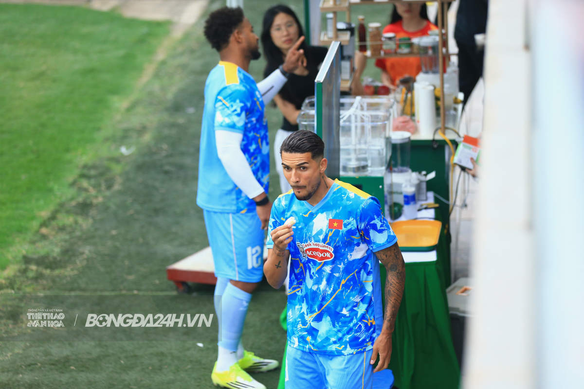 Xuân Son dính chấn thương ngay buổi tập đầu tiên cùng ĐT Việt Nam 5