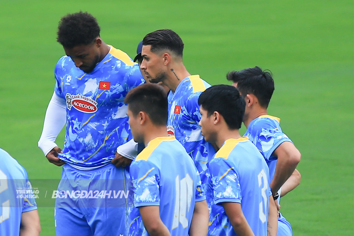 Xuân Son dính chấn thương ngay buổi tập đầu tiên cùng ĐT Việt Nam 3