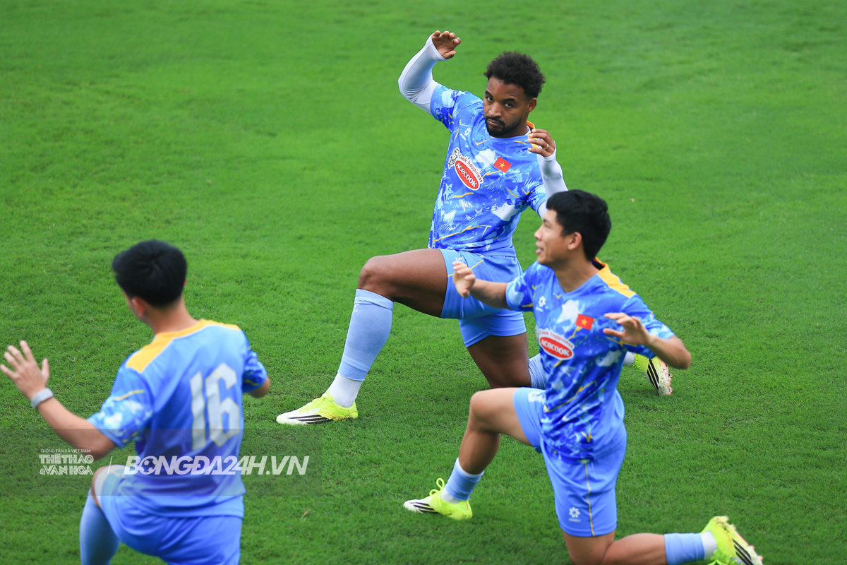 Xuân Son dính chấn thương ngay buổi tập đầu tiên cùng ĐT Việt Nam 6