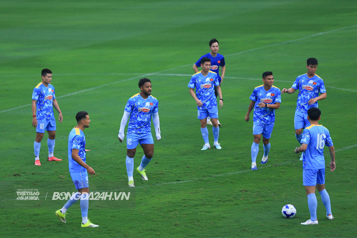 Xuân Son dính chấn thương ngay buổi tập đầu tiên cùng ĐT Việt Nam 10