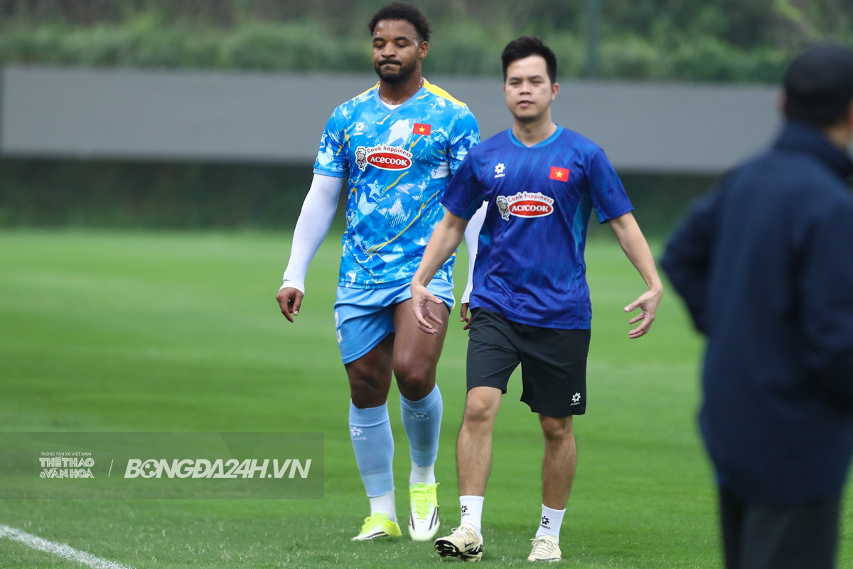 Xuân Son dính chấn thương ngay buổi tập đầu tiên cùng ĐT Việt Nam 11