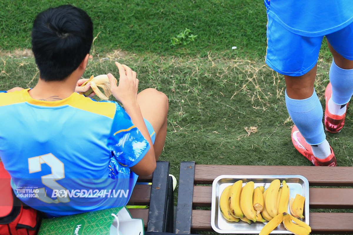 Xuân Son dính chấn thương ngay buổi tập đầu tiên cùng ĐT Việt Nam 4