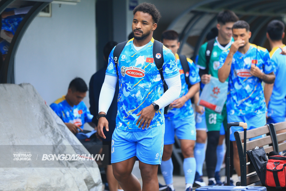 Xuân Son dính chấn thương ngay buổi tập đầu tiên cùng ĐT Việt Nam 1