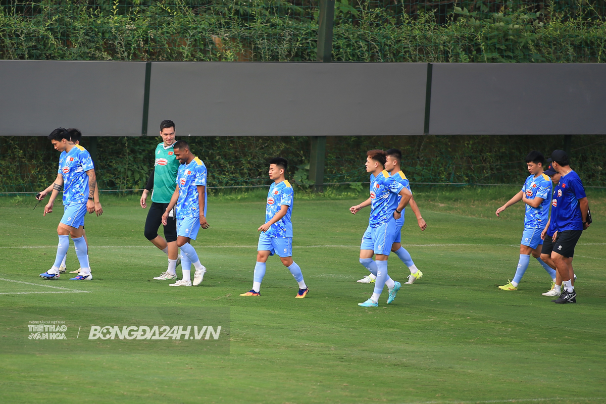 Đình Trọng được HLV Kim Sang Sik chăm sóc kỹ ngày trở lại 2