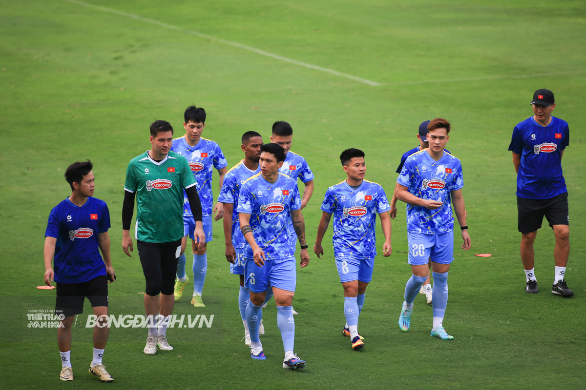 Đình Trọng được HLV Kim Sang Sik chăm sóc kỹ ngày trở lại 3