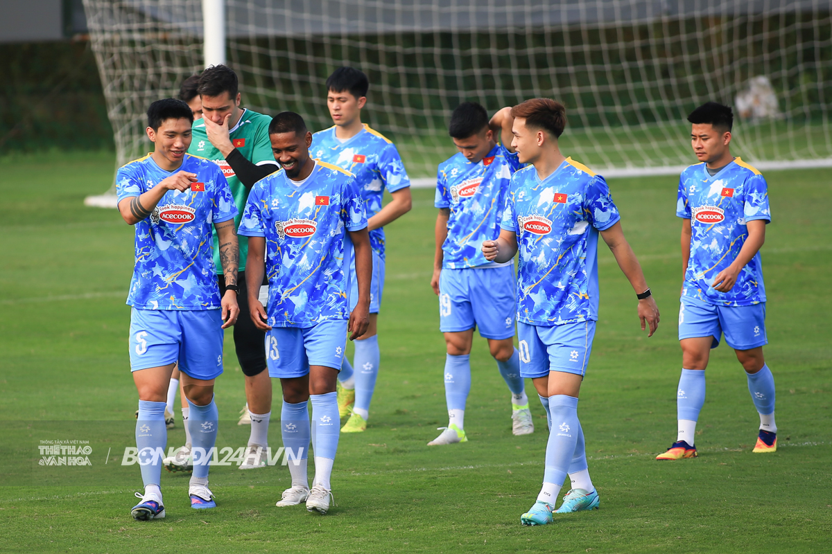 Đình Trọng được HLV Kim Sang Sik chăm sóc kỹ ngày trở lại 4