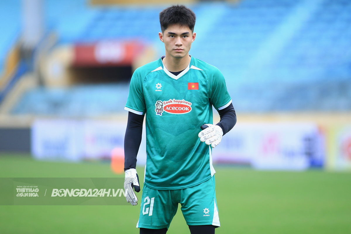 Cơn đau đầu của HLV Kim Sang Sik ở vị trí người gác đền 4