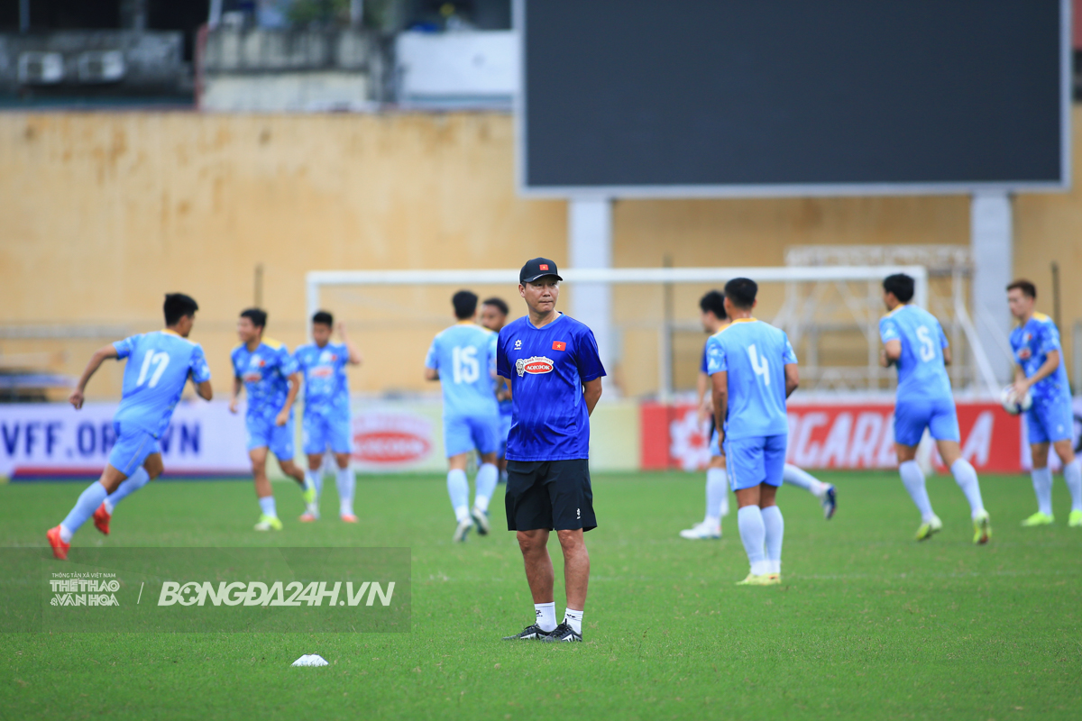 dT Viet Nam tap truoc tran gap Bangladesh 25/3