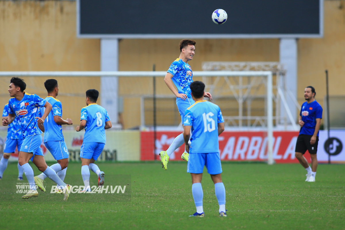 Tuyển Việt Nam rèn kỹ bài không chiến trước Bangladesh 7