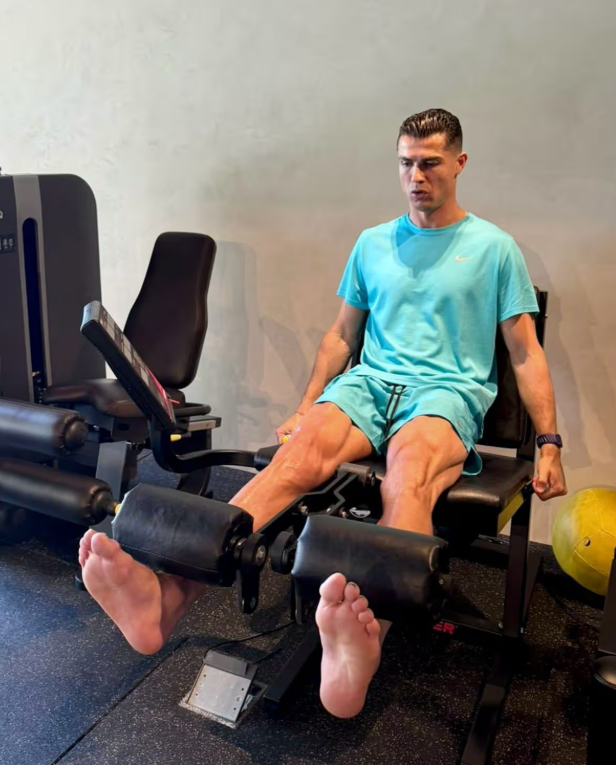 Ronaldo tích cực tập phục hồi khi vắng mặt ở ĐT Bồ Đào Nha 1