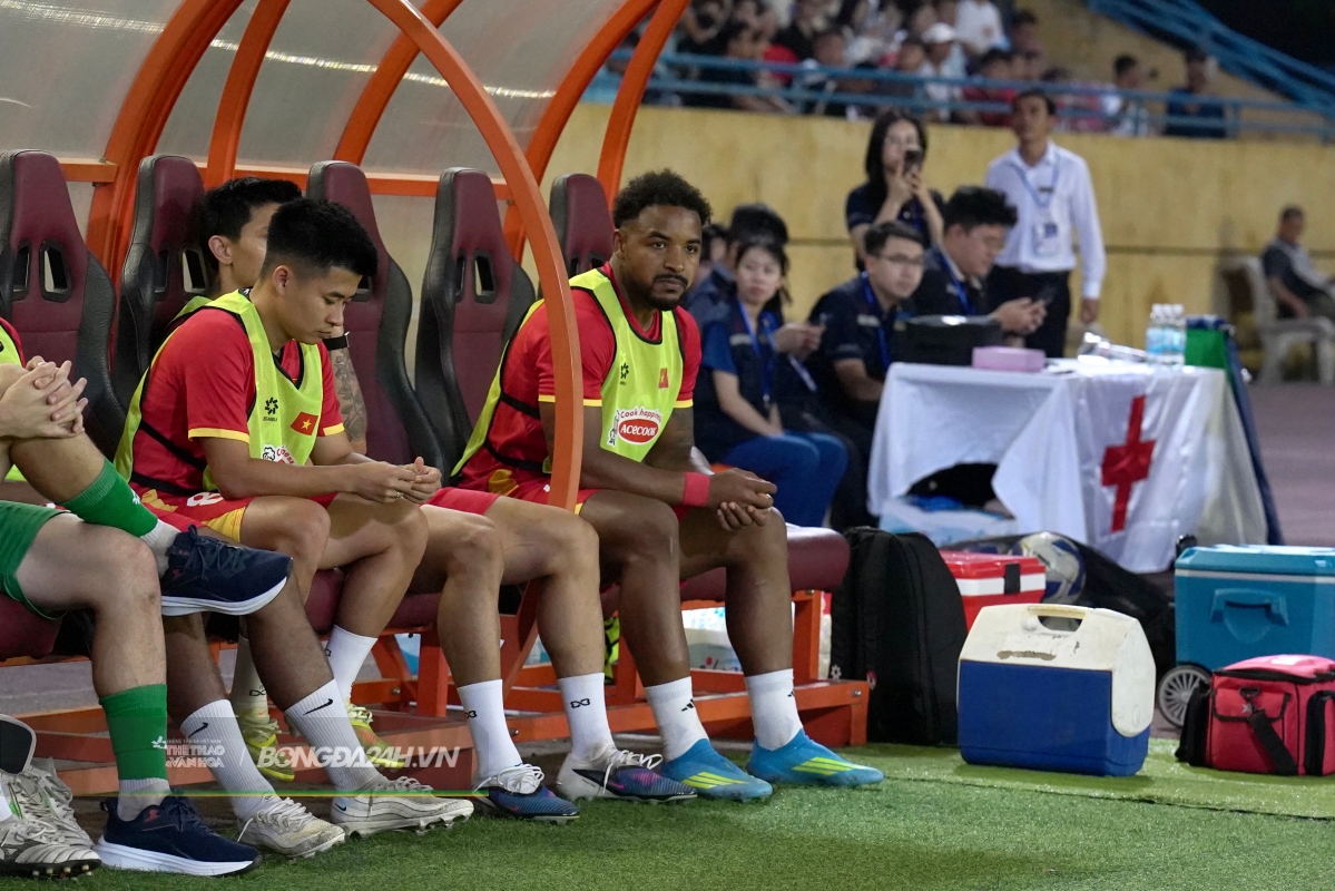 Hoàng Hên ra mắt đầy ấn tượng trong màu áo ĐT Việt Nam 2