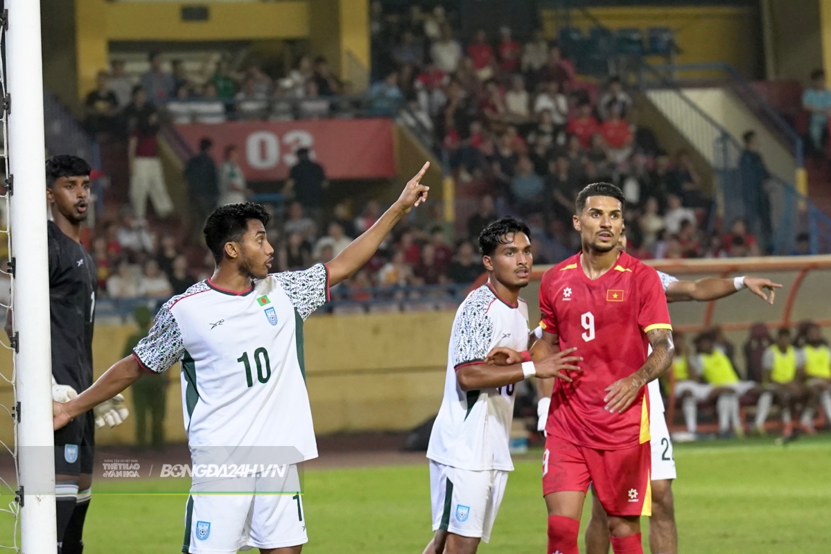 Hoàng Hên ra mắt đầy ấn tượng trong màu áo ĐT Việt Nam 4