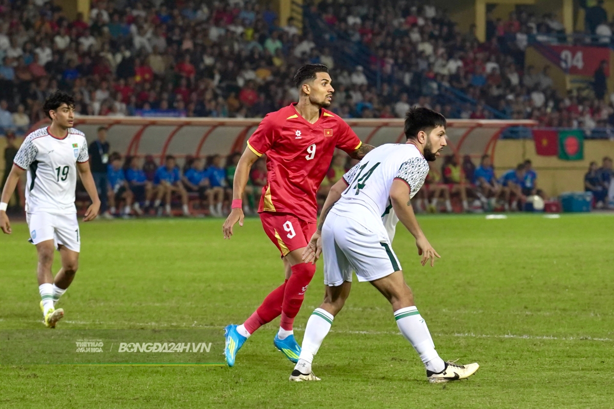 Hoàng Hên ra mắt đầy ấn tượng trong màu áo ĐT Việt Nam 6