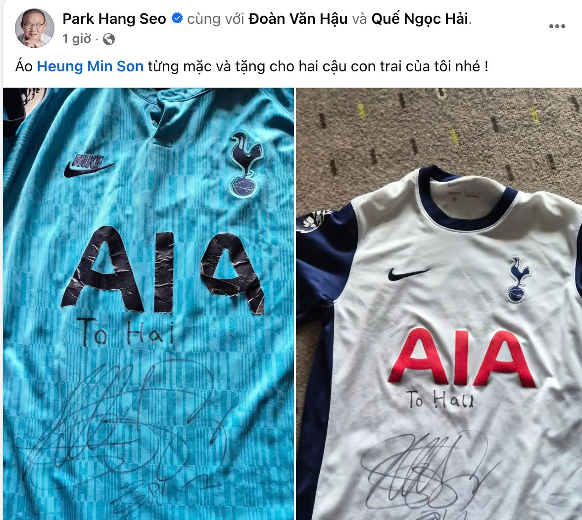 HLV Park Hang Seo tặng áo Son Heung Min cho Văn Hậu, Ngọc Hải 1