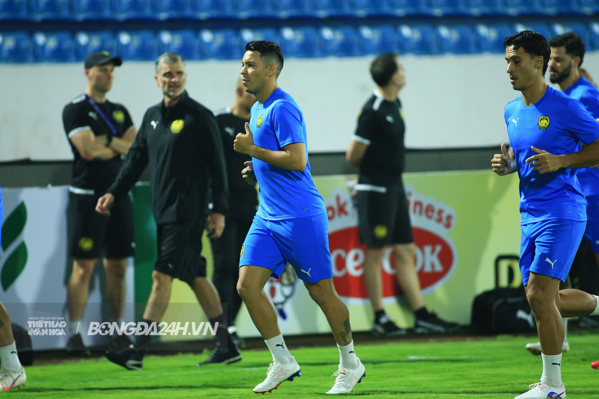 Vị khách bất ngờ trong buổi tập của ĐT Malaysia 3 Vị khách bất ngờ trong buổi tập của ĐT Malaysia 3