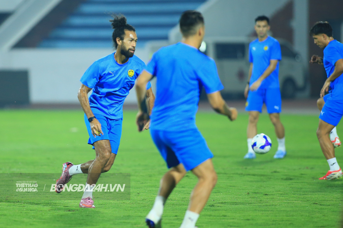 Vị khách bất ngờ trong buổi tập của ĐT Malaysia 5 Vị khách bất ngờ trong buổi tập của ĐT Malaysia 5