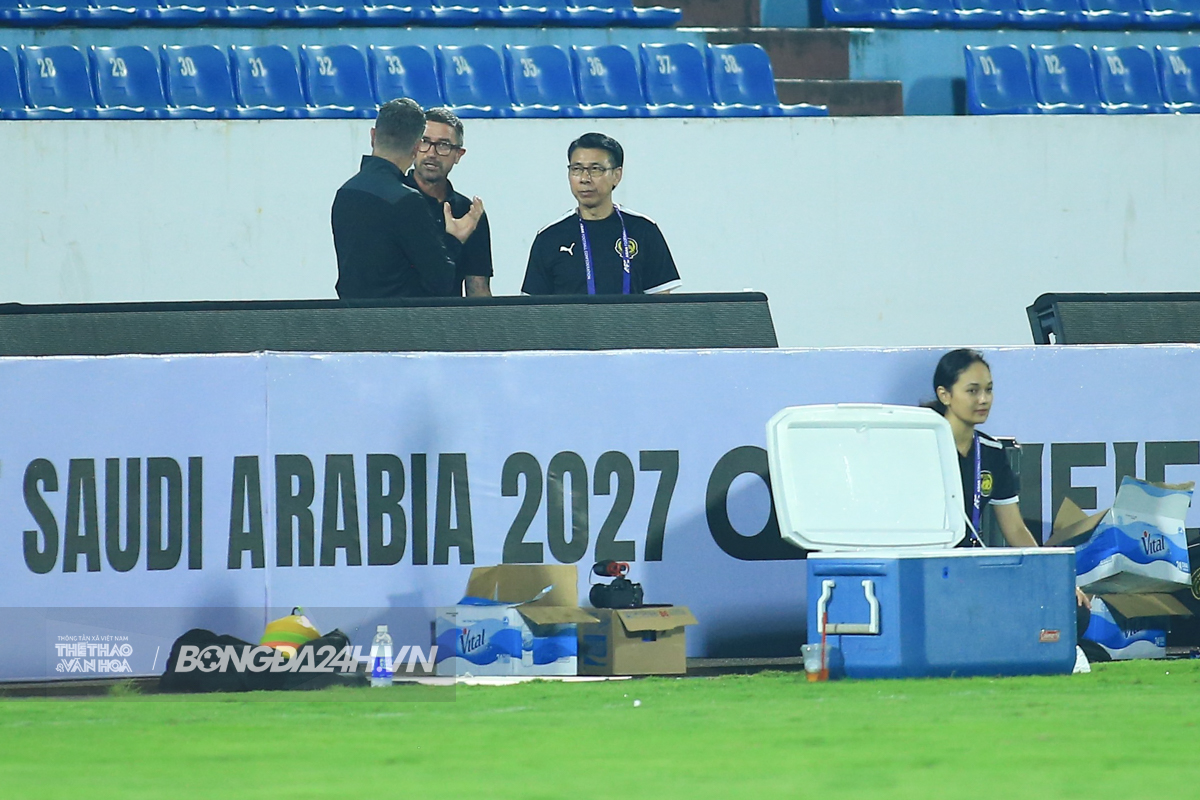 Vị khách bất ngờ trong buổi tập của ĐT Malaysia 4 Vị khách bất ngờ trong buổi tập của ĐT Malaysia 4