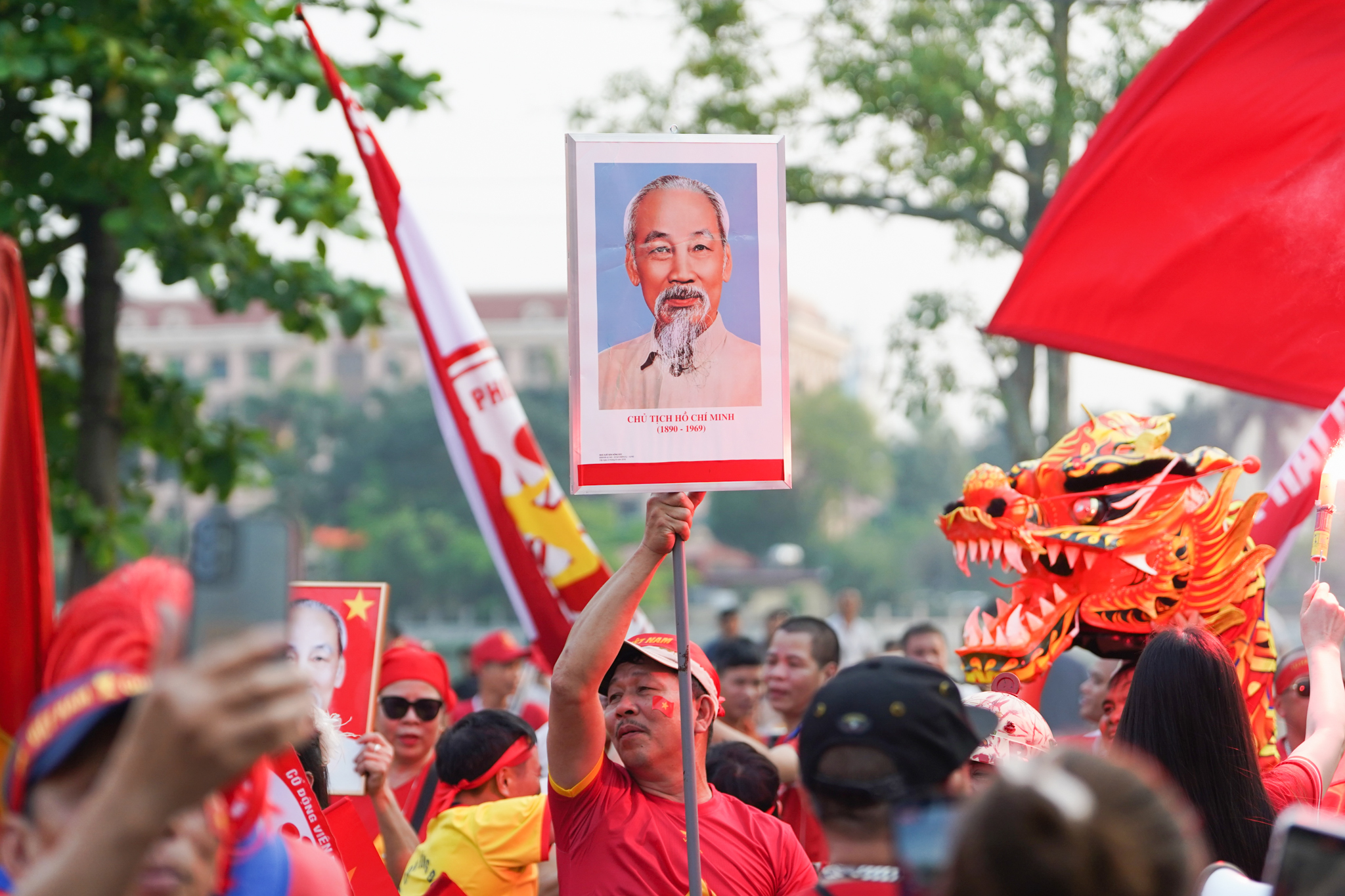 Đông đảo CĐV tới Thiên Trường tiếp lửa cho ĐT Việt Nam 3