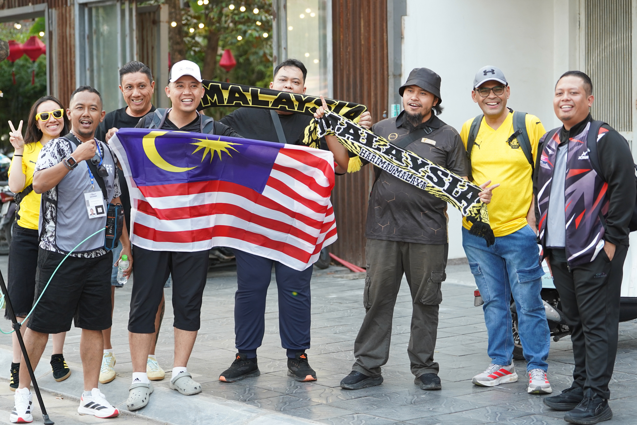 Đông đảo CĐV tới Thiên Trường tiếp lửa cho ĐT Việt Nam 6