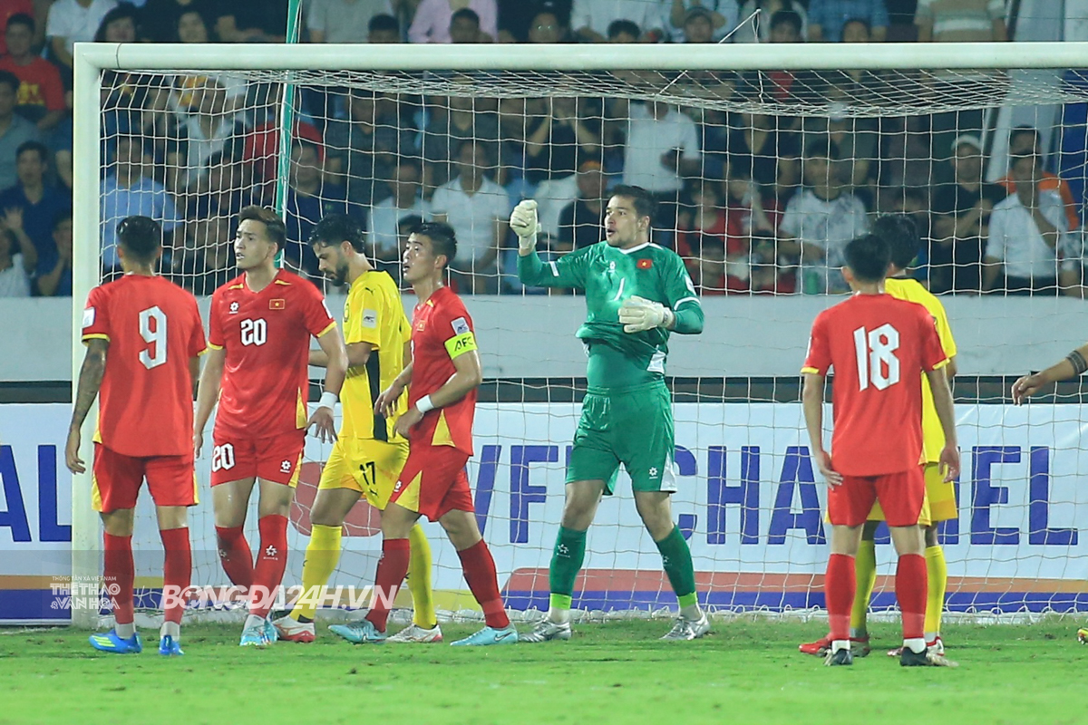 Hàng thủ mới của HLV Kim Sang Sik 1 Hàng thủ mới của HLV Kim Sang Sik 1