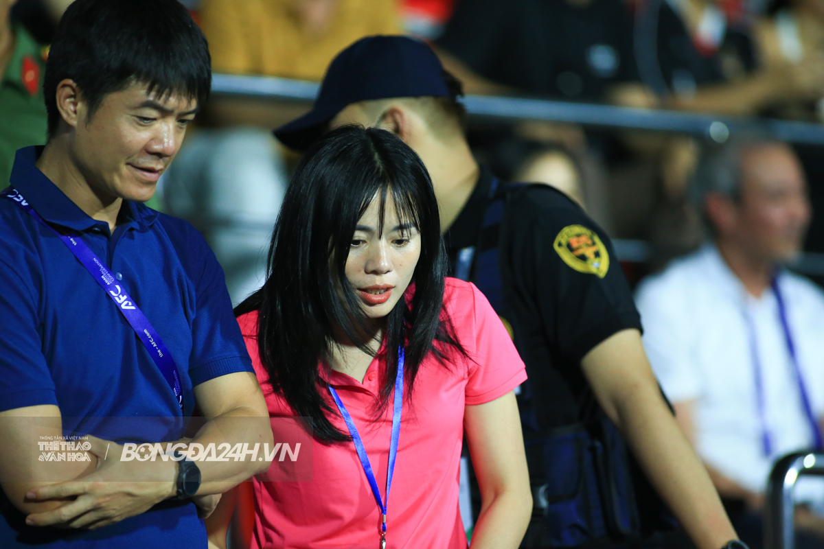 CĐV Malaysia ngủ gật trong trận gặp Việt Nam 5