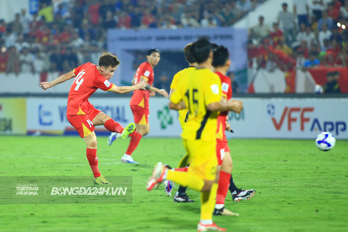 Hoang duc dT Viet Nam vs Malaysia 31/3