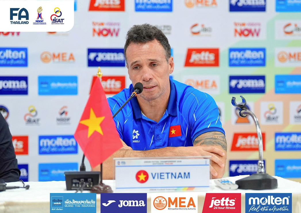 HLV Diego Giustozzi quyết cùng futsal Việt Nam giành suất dự World Cup 2028 HLV Diego Giustozzi quyet cung futsal Viet Nam gianh suat du World Cup 2028