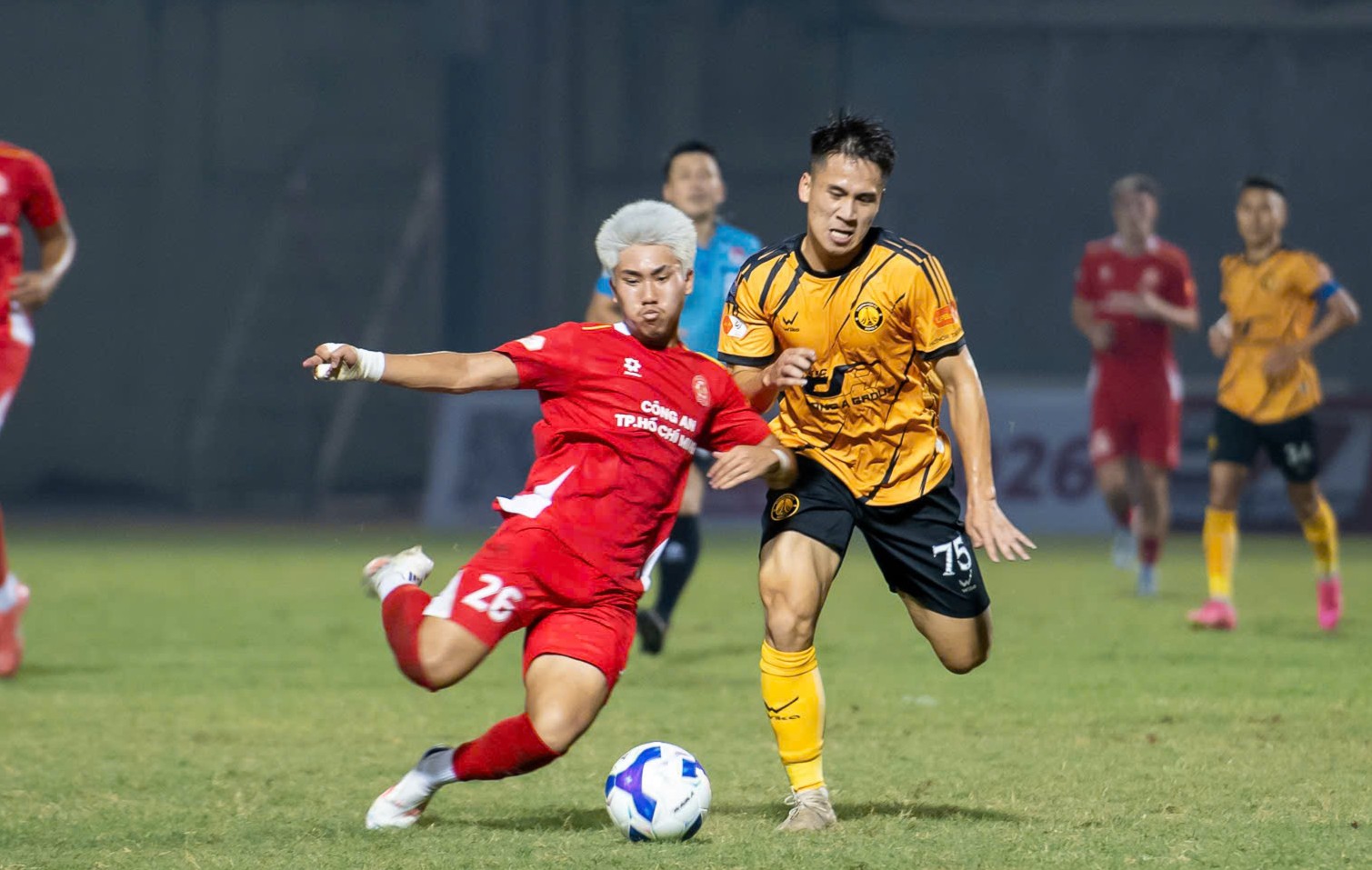 Ngô Đăng Khoa chia tay ĐT Việt Nam vì rách sụn chêm 1