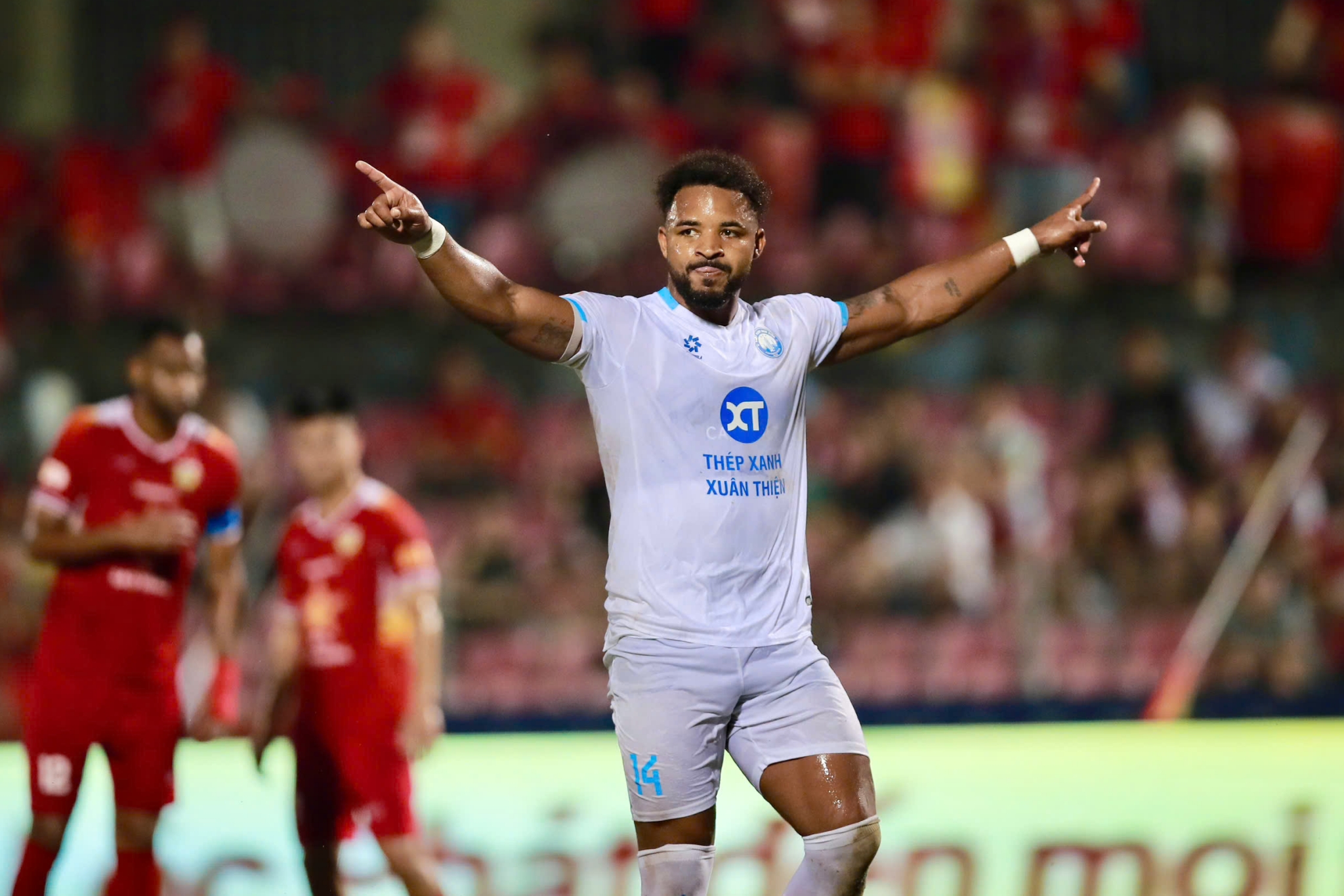 Xuan Son tiep tuc chuoi phong do an tuong tu dT quoc gia