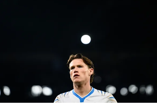 MU bán Scott McTominay cho Napoli với giá 26 triệu bảng. MU ban Scott McTominay cho Napoli voi gia 26 trieu bang.