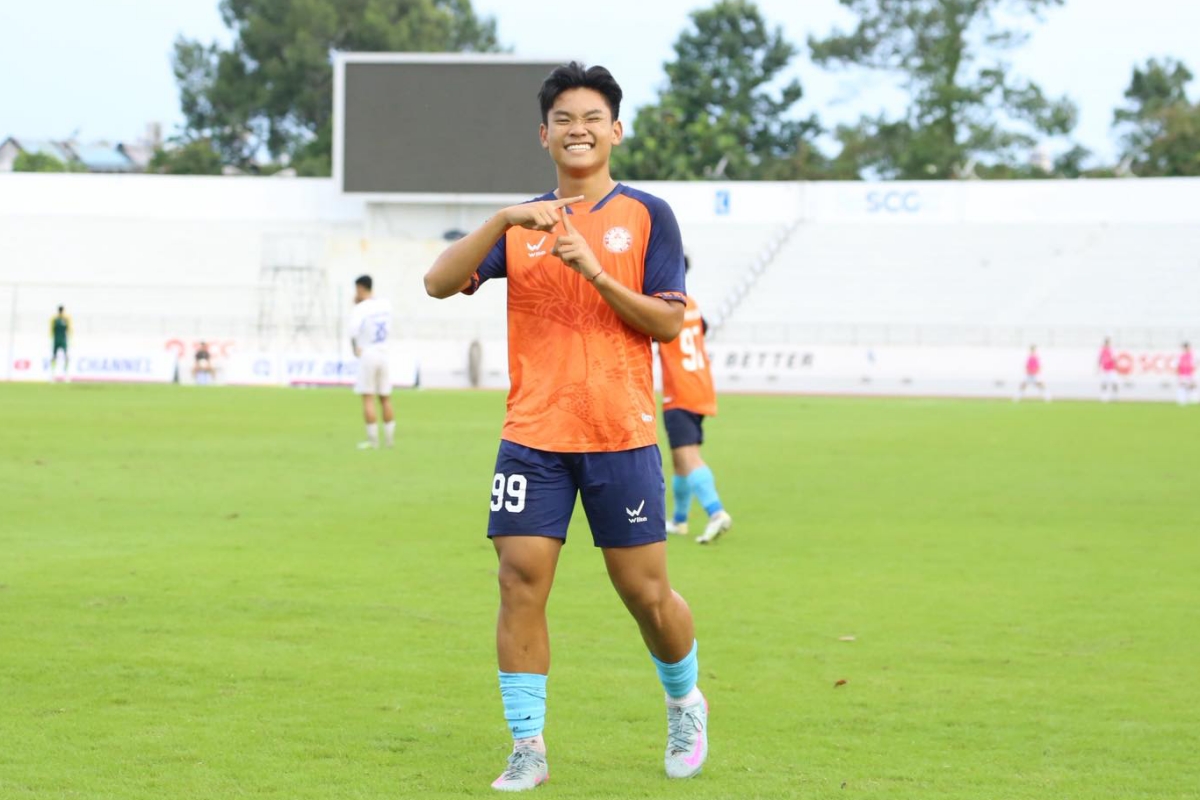 HLV Cristiano Roland nhắn nhủ con trai Quang Hải 2