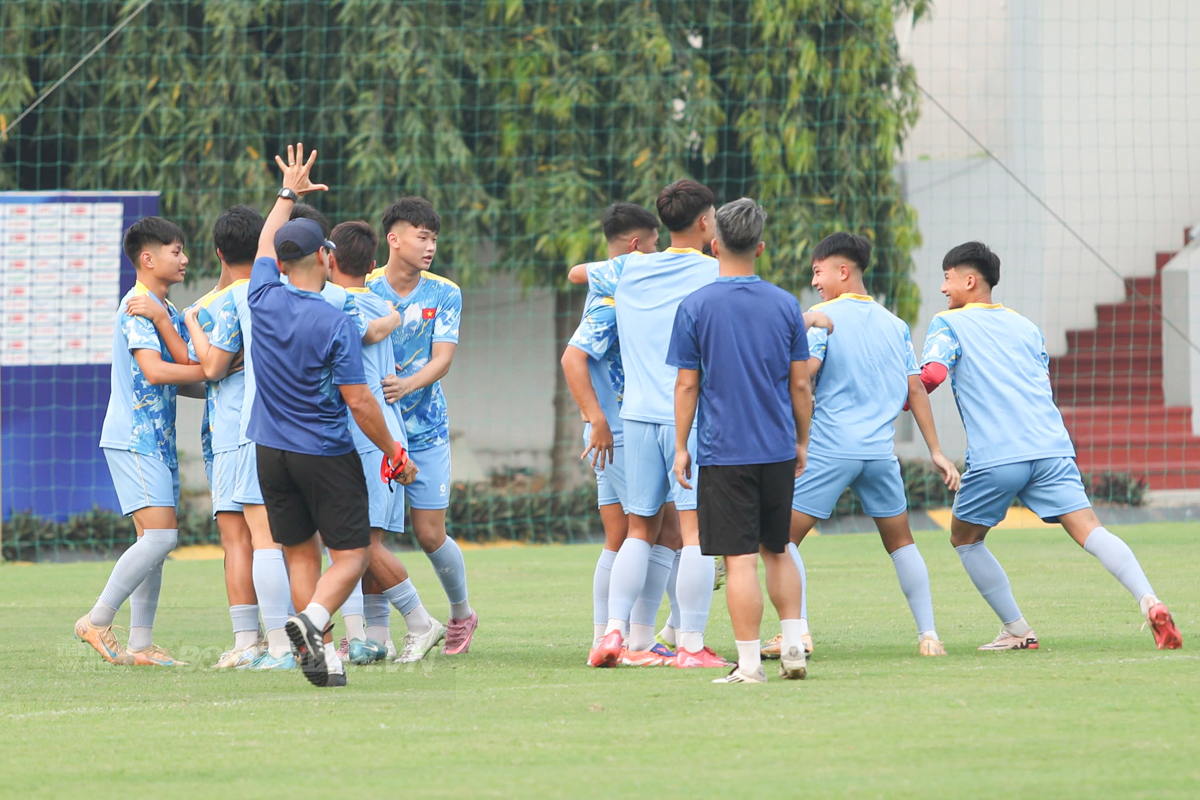 Quang Khôi, Đình Phong hứng khởi trước ngày sang Indonesia 3