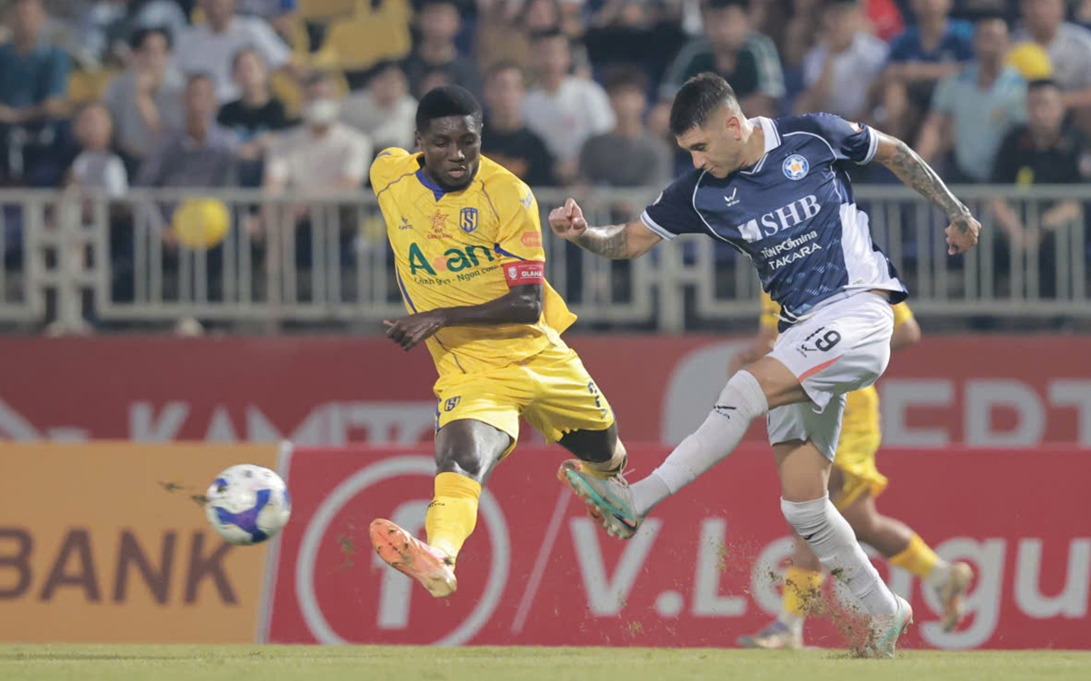 SLNA vs SHB da Nang (1)