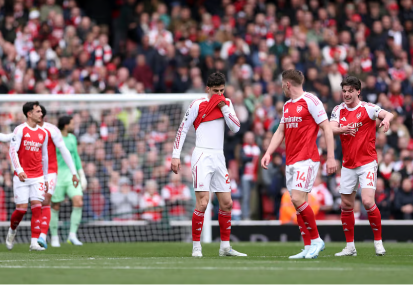 Khi thầy trò Mikel Arteta tự làm khó mình trong cuộc đua vương quyền 2