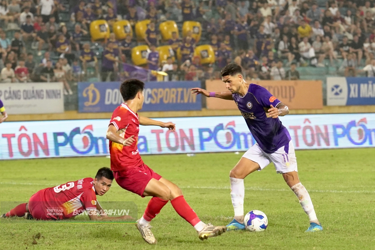 Hoàng Hên toả sáng trong ngày HLV Kim Sang Sik dự khán 2