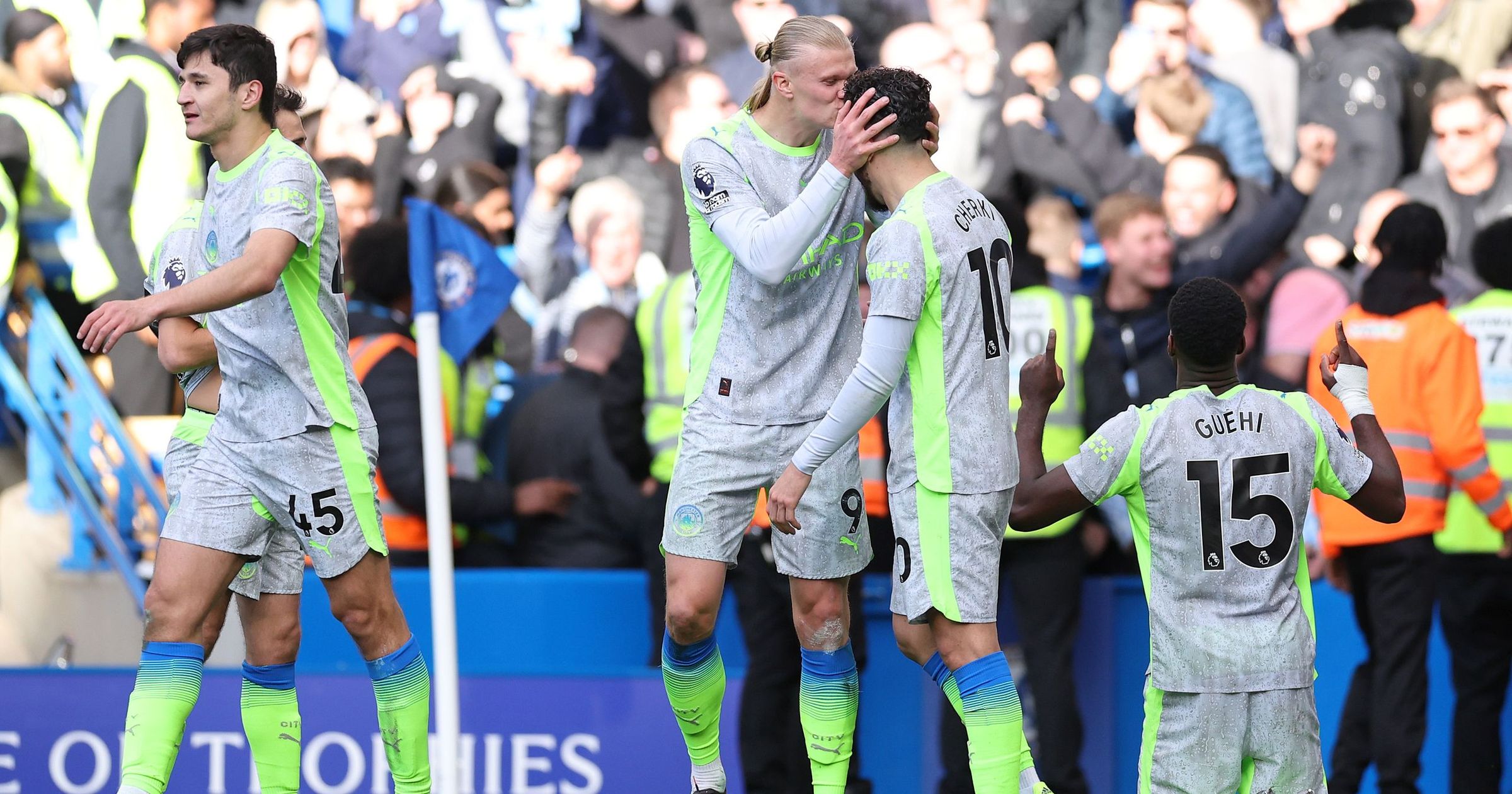 Nghệ sĩ Rayan Cherki không ngừng nhảy múa 1 Nghệ sĩ Rayan Cherki không ngừng nhảy múa 1