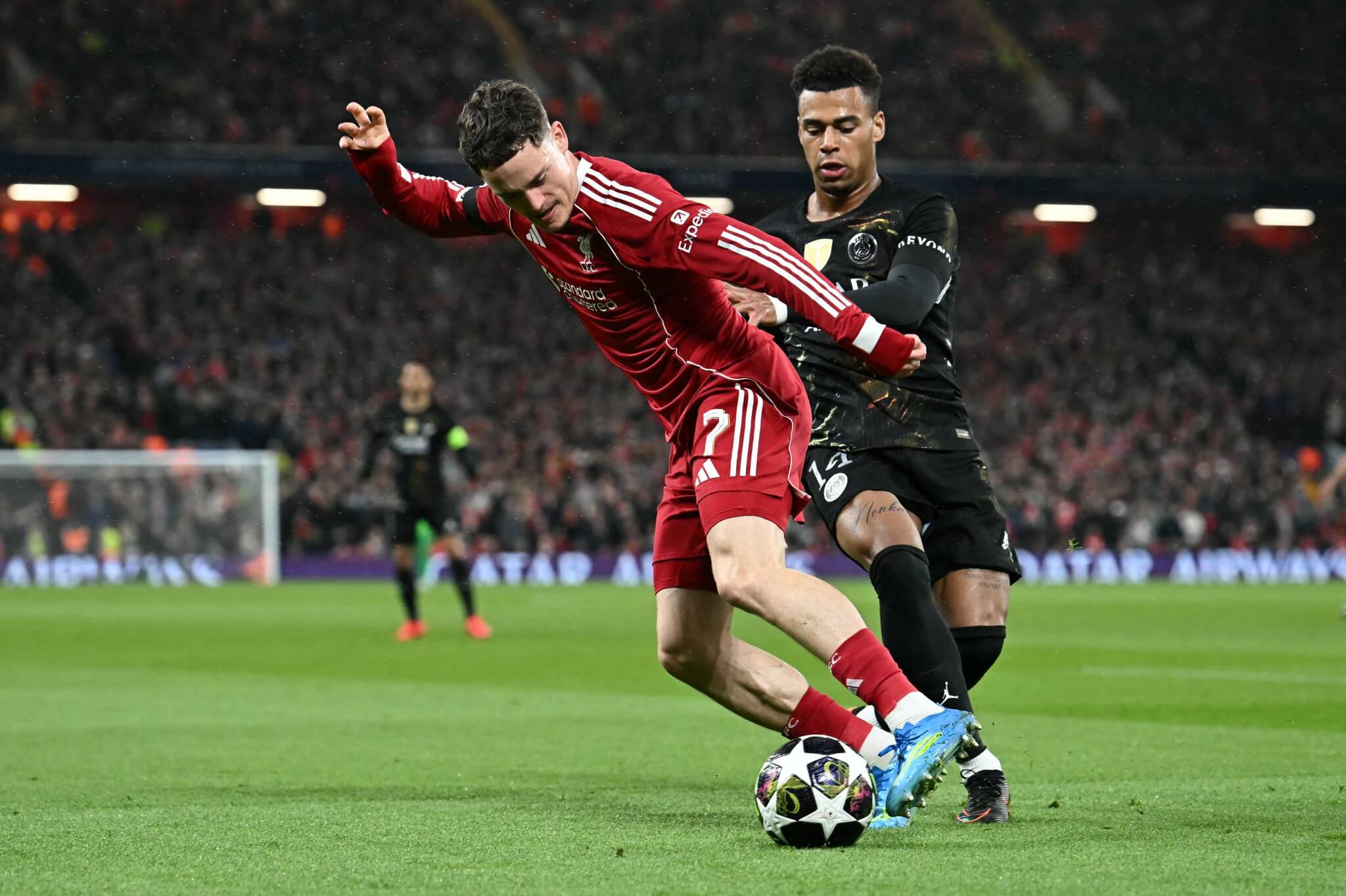 Liverpool đã cạnh tranh sòng phẳng với PSG, nhưng như vậy là chưa đủ Họ cần một cuộc đại phẫu 3