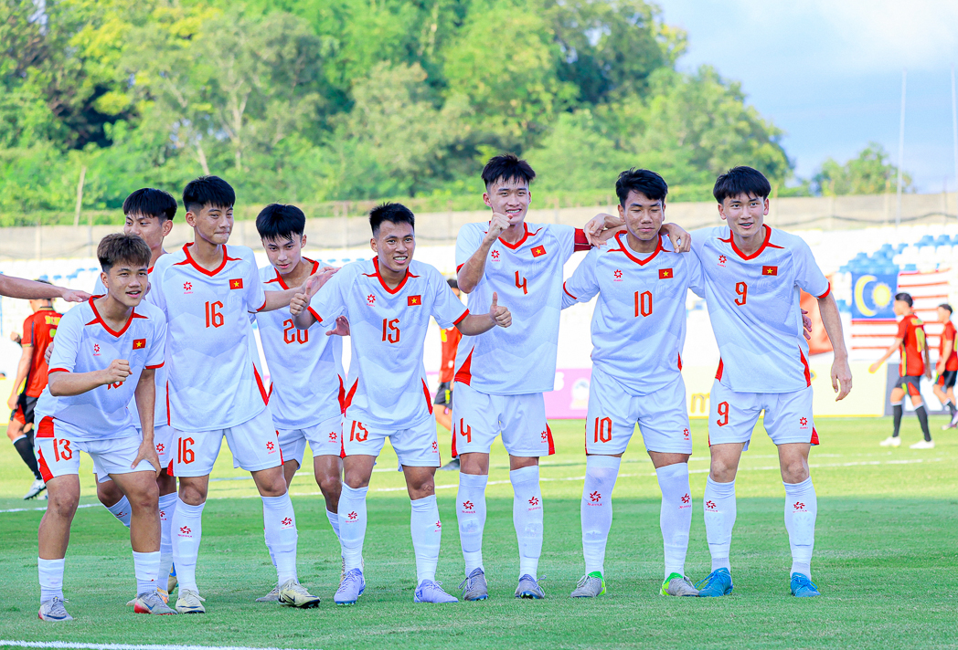 U17 Việt Nam đại thắng 10-0 U17 Viet Nam dai thang 10-0