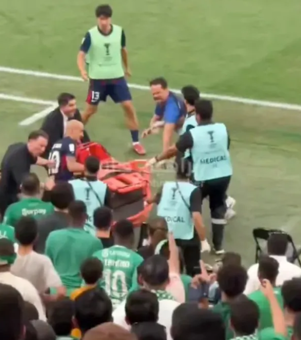 Cầu thủ nhập viện khẩn cấp tại Cúp C1 châu Á 3