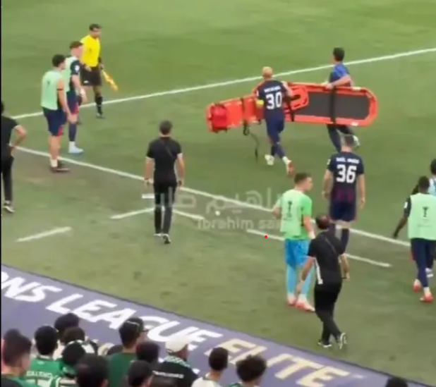 Cầu thủ nhập viện khẩn cấp tại Cúp C1 châu Á 4