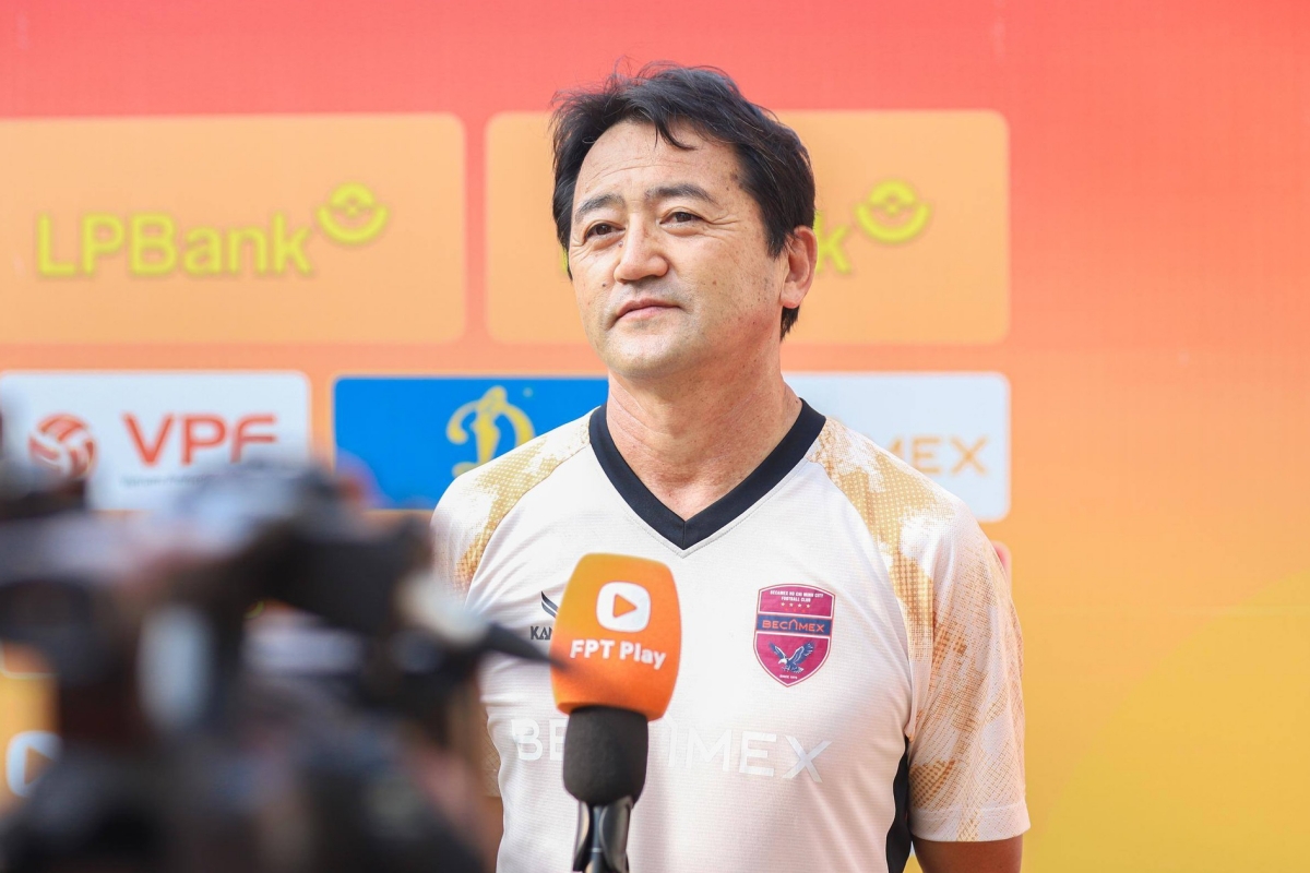 HLV Nhật Bản khen thủ môn Minh Toàn sau trận thua Hà Nội 1