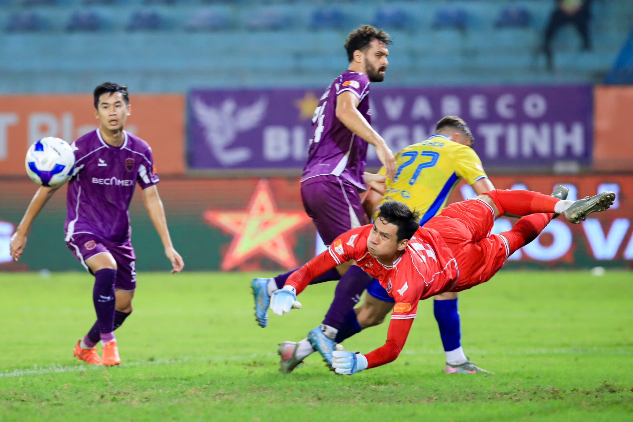 Minh Toan B.TP HCM vs Ha Noi FC