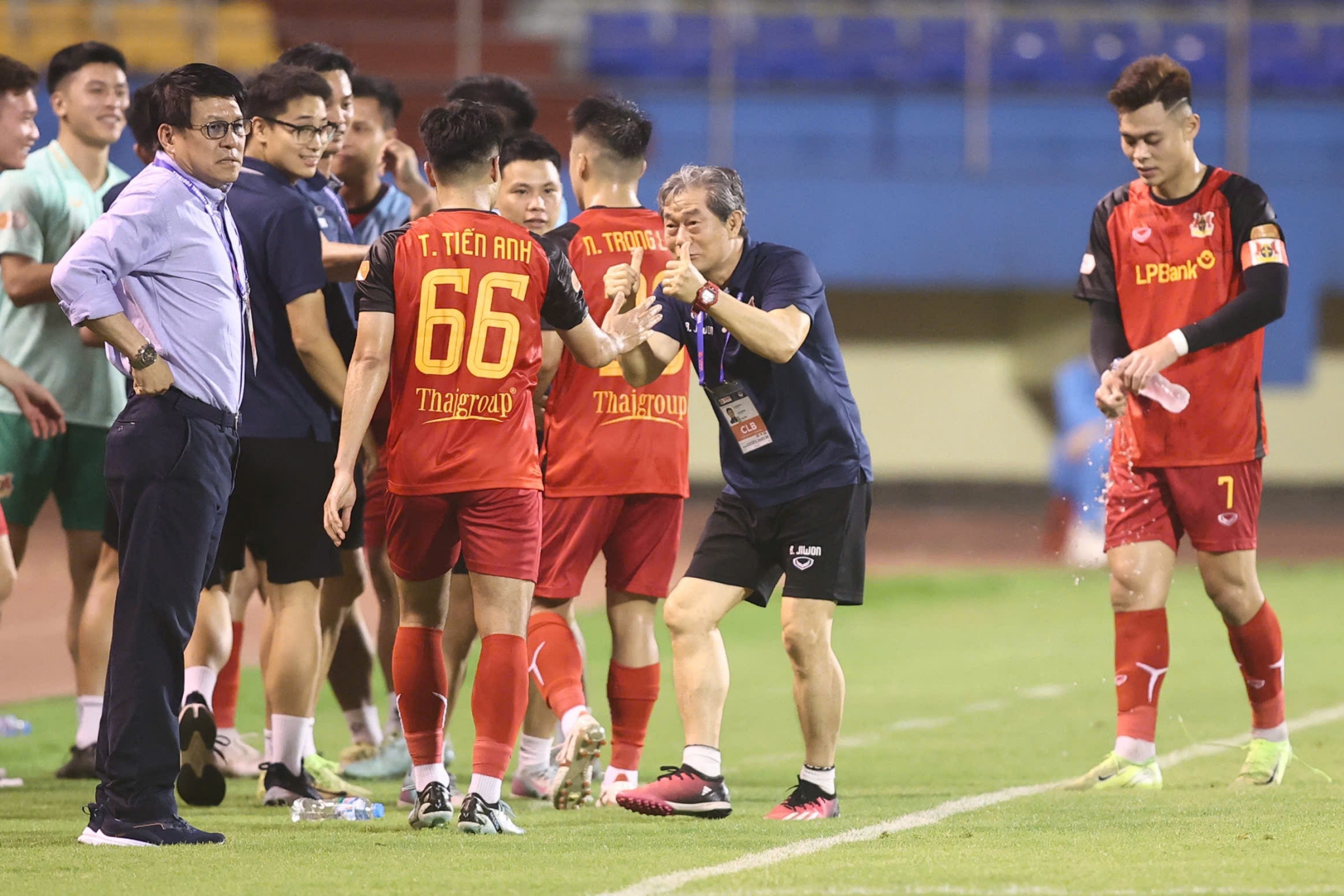 HLV Bae Ji Won Ninh Binh vs PVF-CAND 18/4