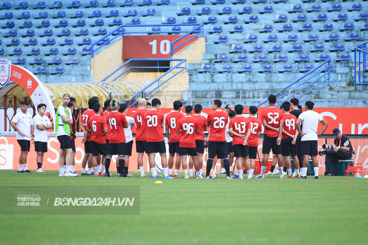 Dàn sao CLB Thái Lan đổ bộ Hàng Đẫy 1