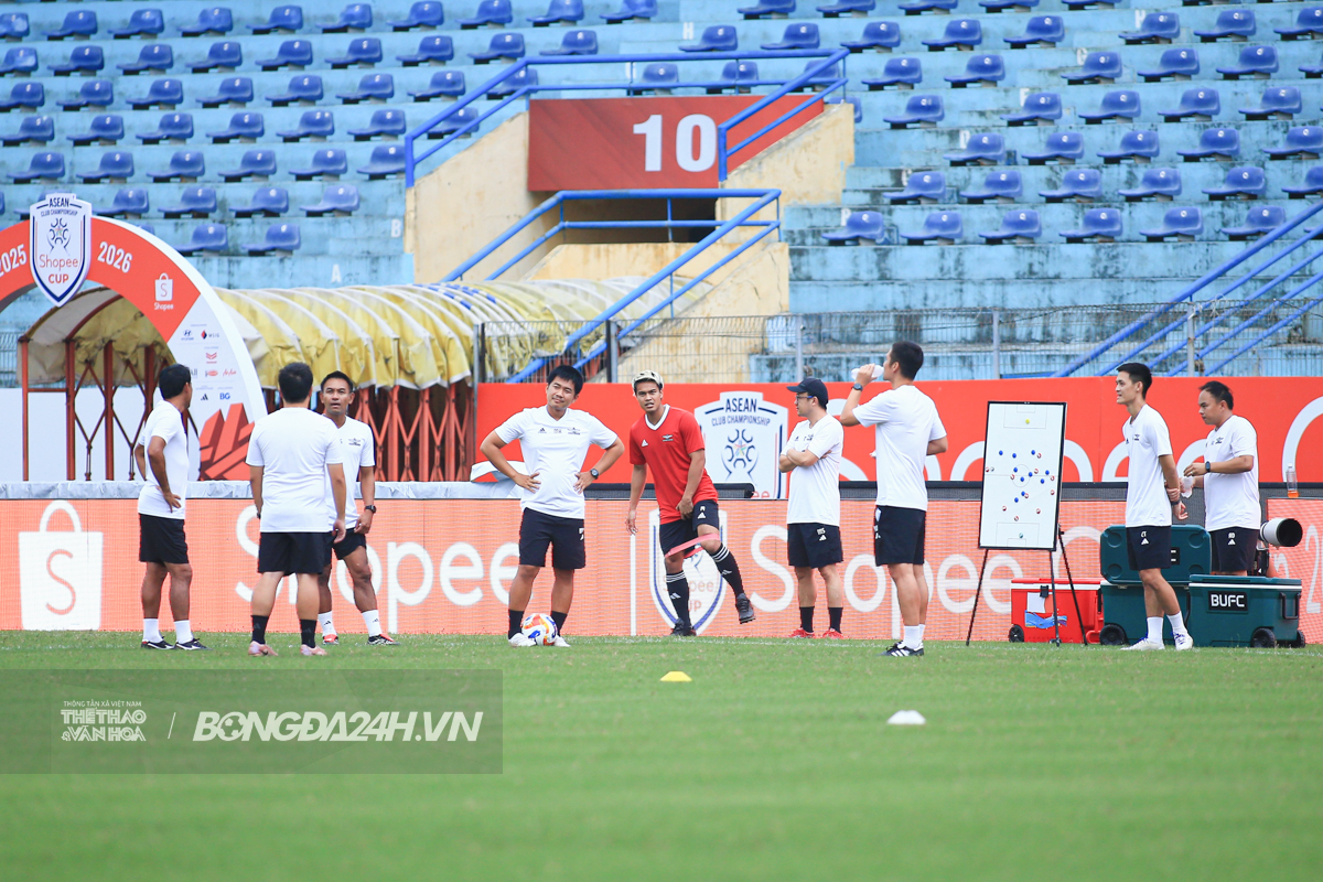 Dàn sao CLB Thái Lan đổ bộ Hàng Đẫy 3