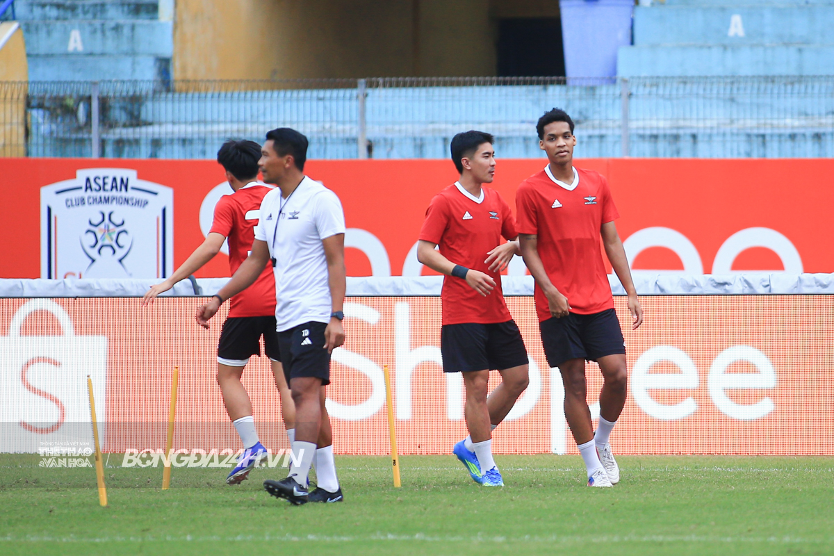 Dàn sao CLB Thái Lan đổ bộ Hàng Đẫy 5