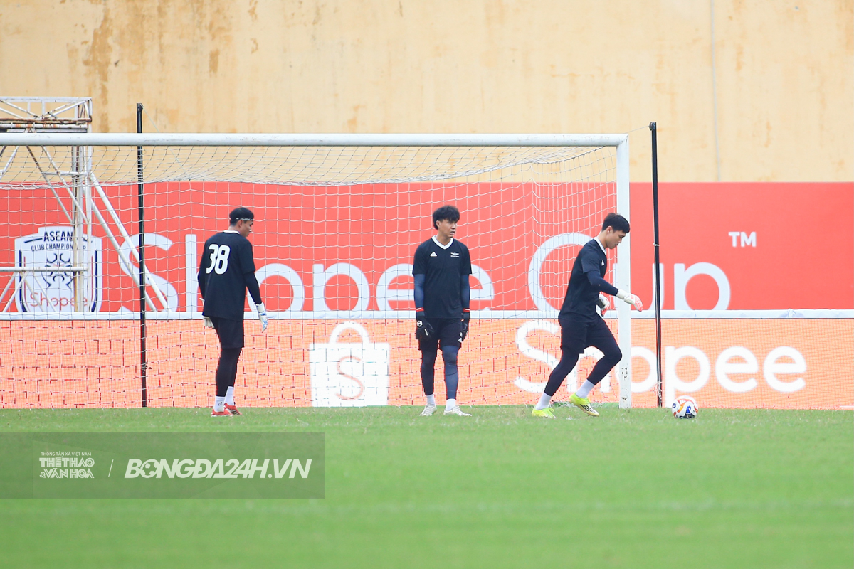 Dàn sao CLB Thái Lan đổ bộ Hàng Đẫy 7