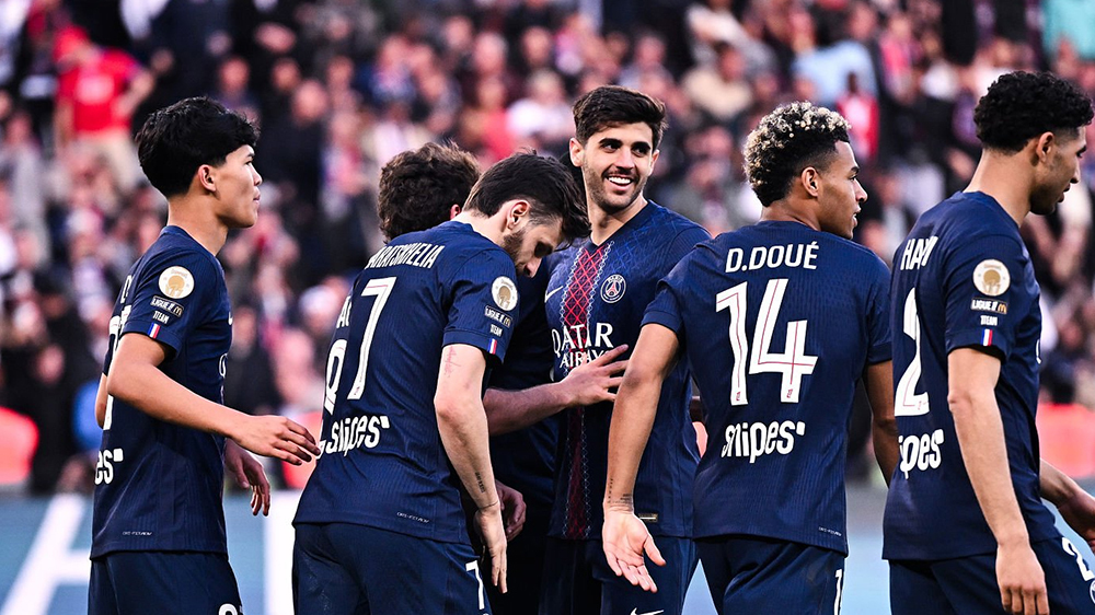 Khvicha Kvaratskhelia Ánh sáng giữa đêm Paris hoa lệ 1